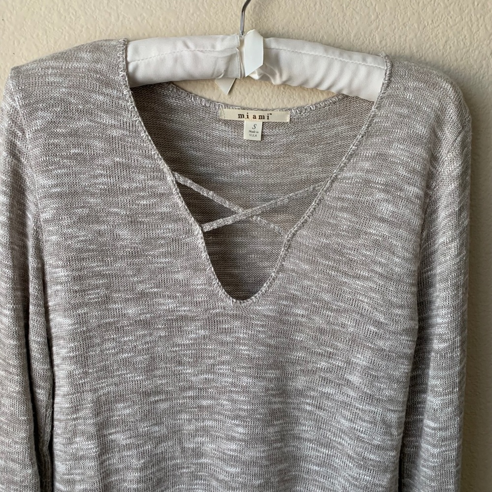 Gray Merle V-Neck Sweater Top with CrissCross Accent and Split Sleeve at Wrist S - Picture 5 of 11